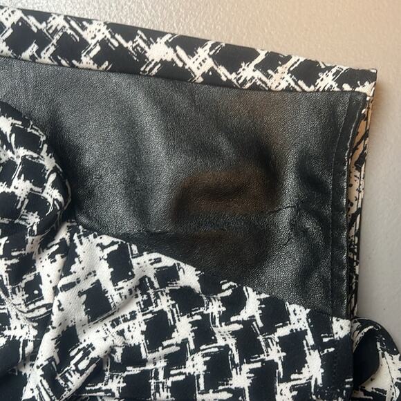 Chaus Black White Tank with Leather Details Lightweight Women's Size Small Nice! - Picture 6 of 8